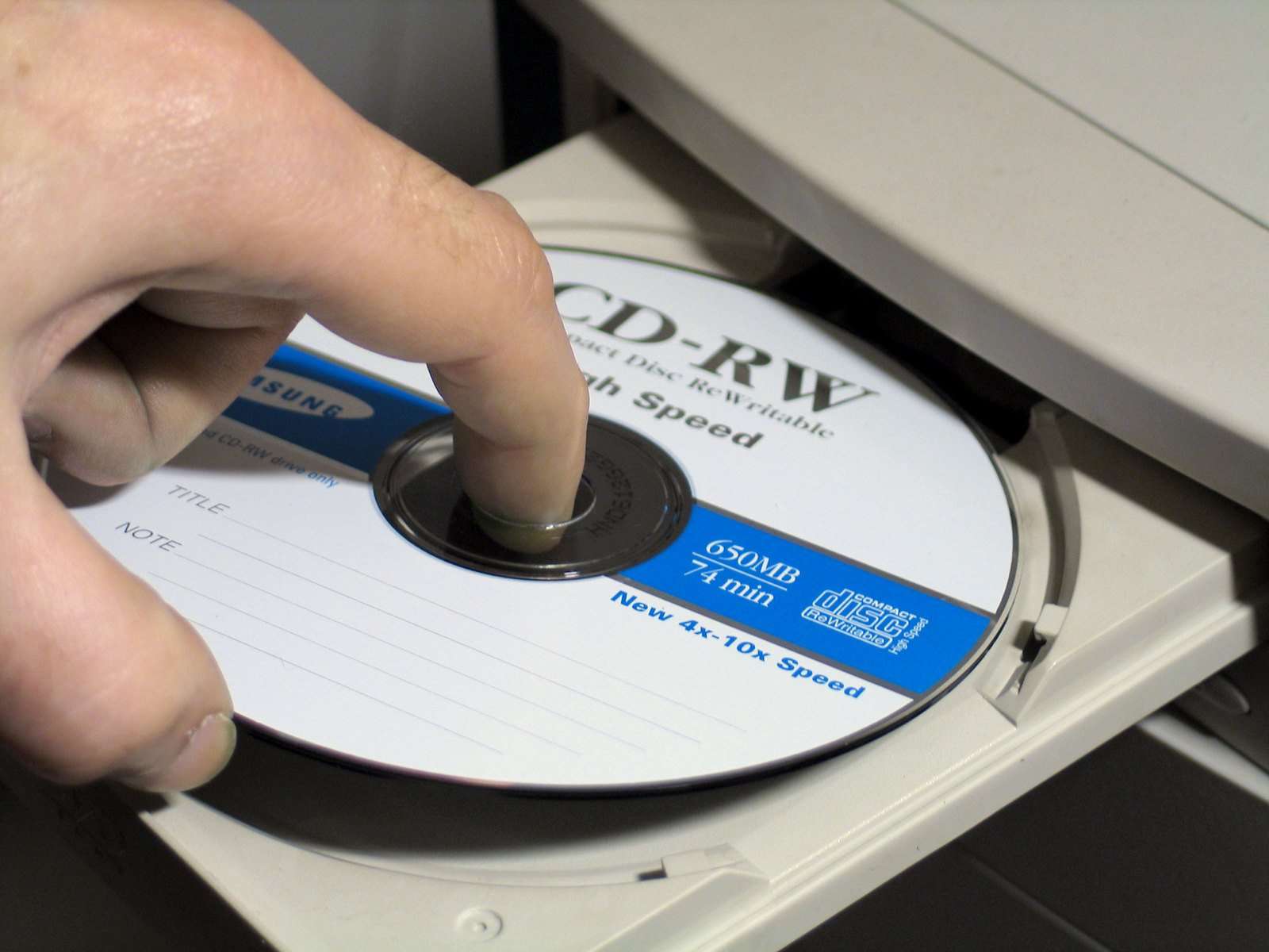 Lector CD externo: ¡Reproduce y graba tus CDs fácilmente!