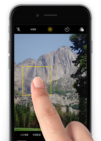 Para cambiar la exposición de la cámara del smartphone, enfocas y desplazas el dedo hacia arriba o hacia abajo